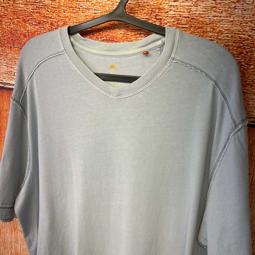 Tommy Bahama Jeans Island Distressed Modern Fit V-Neck T-Shirt Sz L - Picture 2 of 9